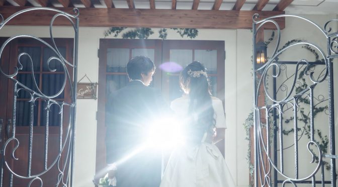 【二人の未来を明るく照らす・・・】　　　　　　　　ロケだけではなくティアラグリーンパレスの中で撮れる最高の一枚